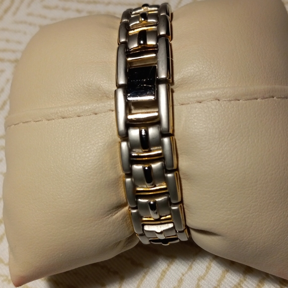 Sharp Watch Silver&Gold Tone,Water Resistant 100FT - Picture 4 of 7